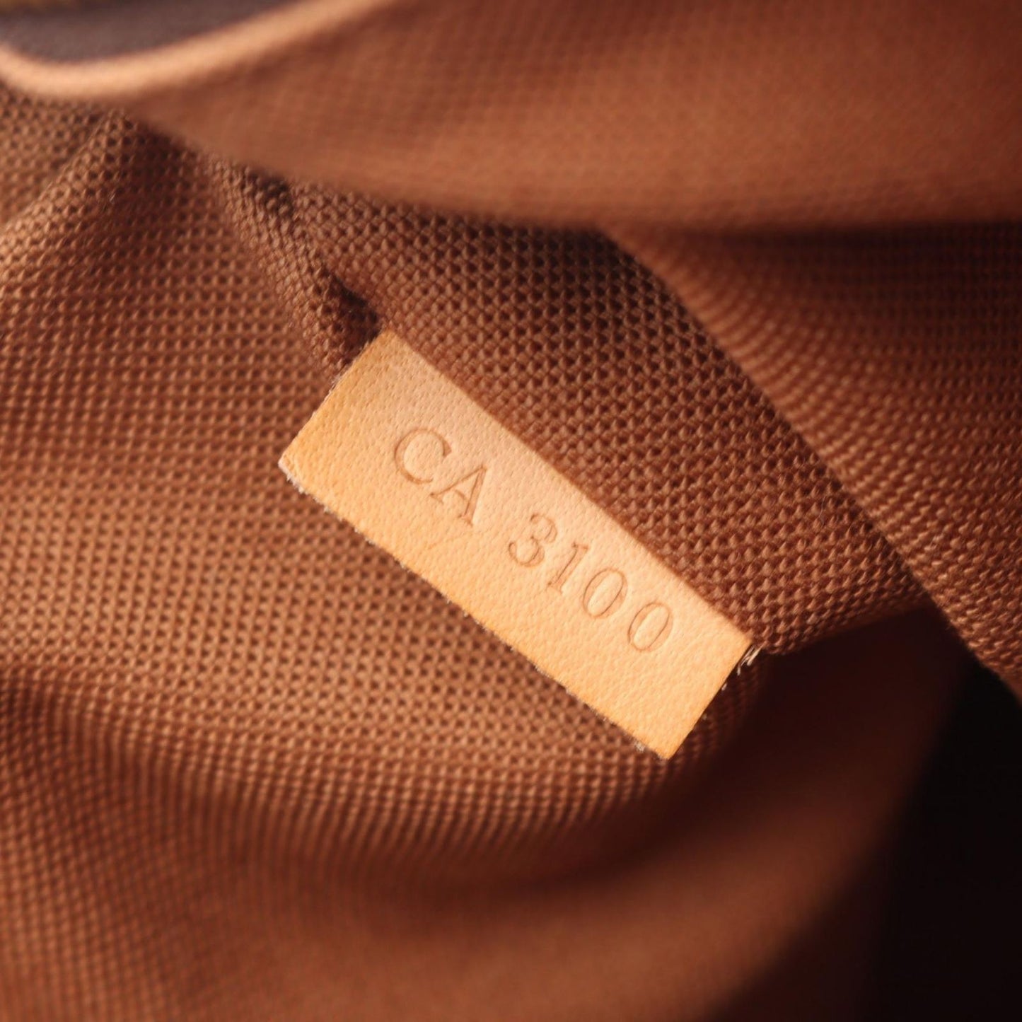 Louis Vuitton Cabas Boite M53013 Tote Bag - Timeless Elegance