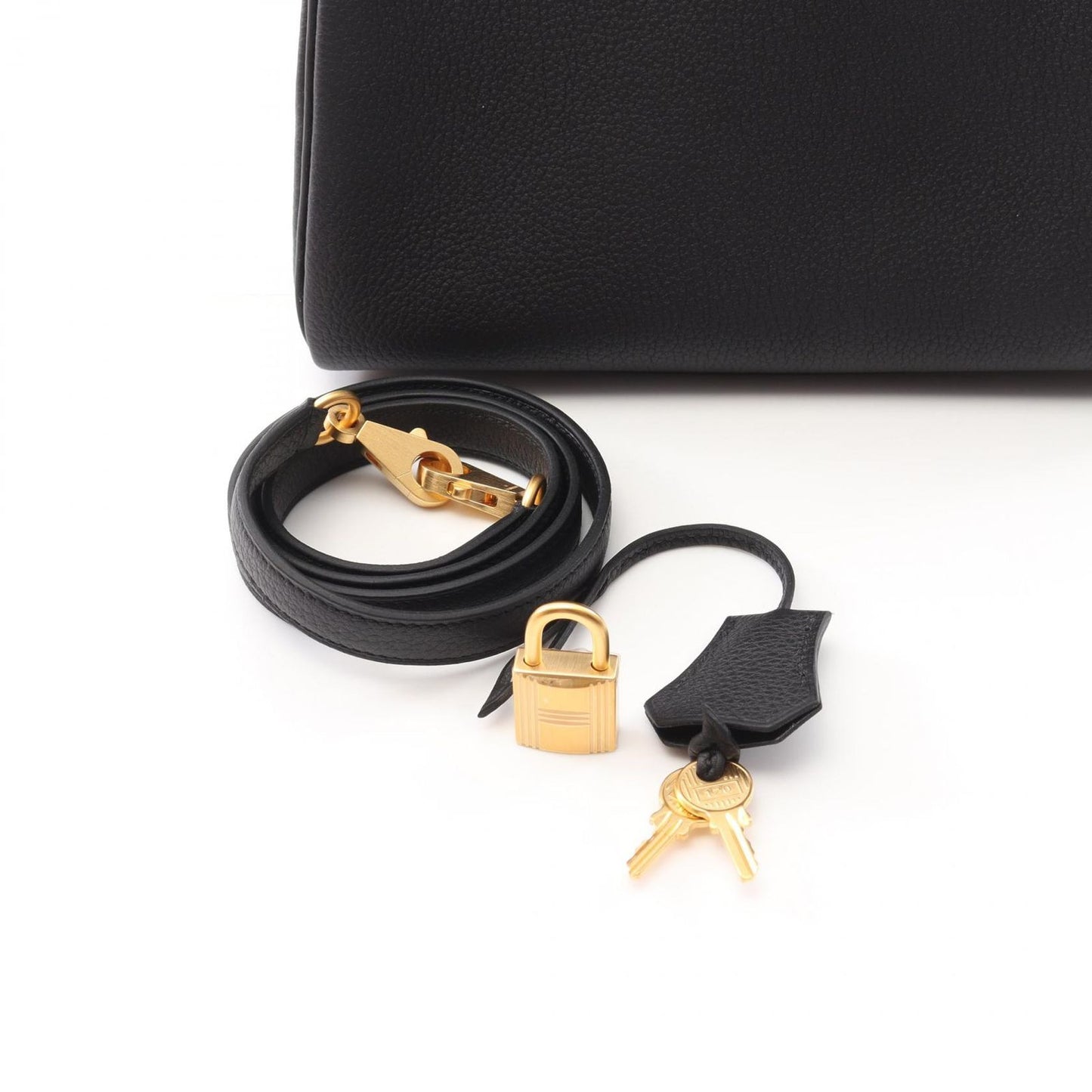 HERMES Kelly 25 Handbag in Black Togo Leather - Timeless Elegance