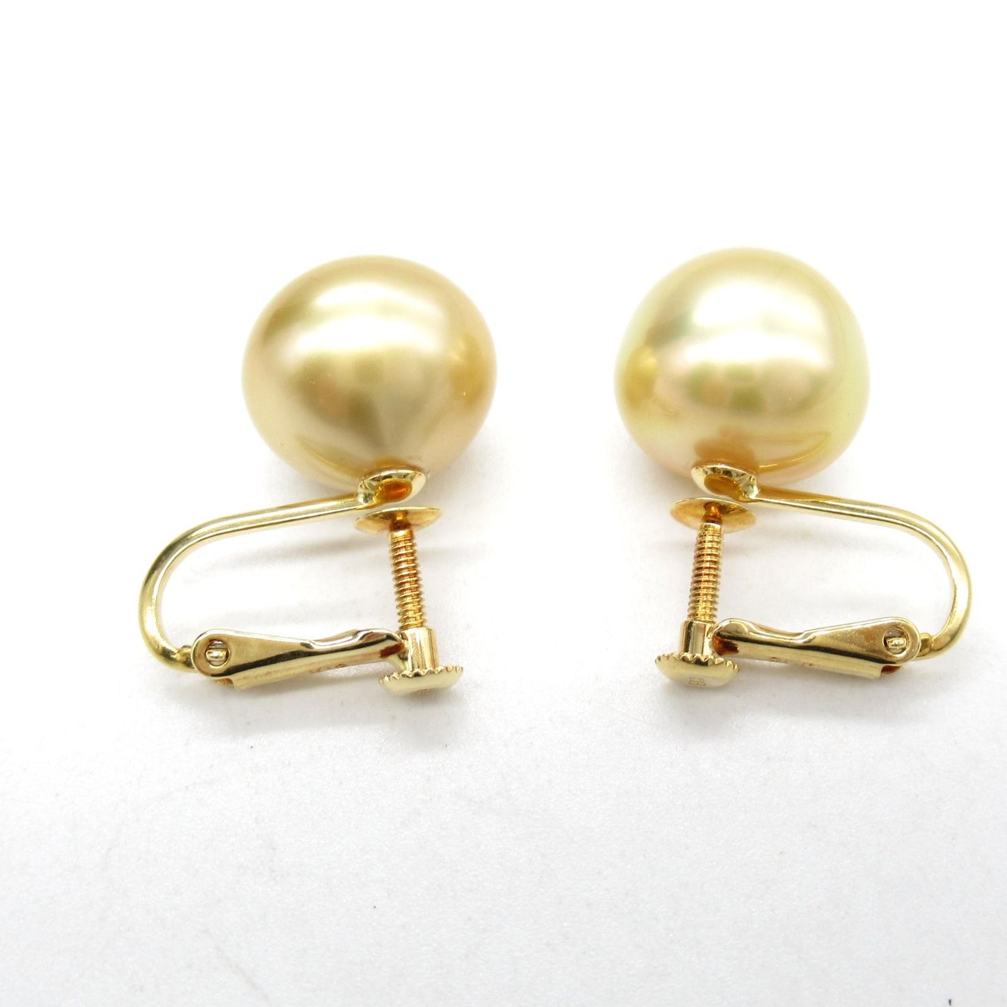 Elegant K18 Yellow Gold Pearl Earrings - Timeless Luxury