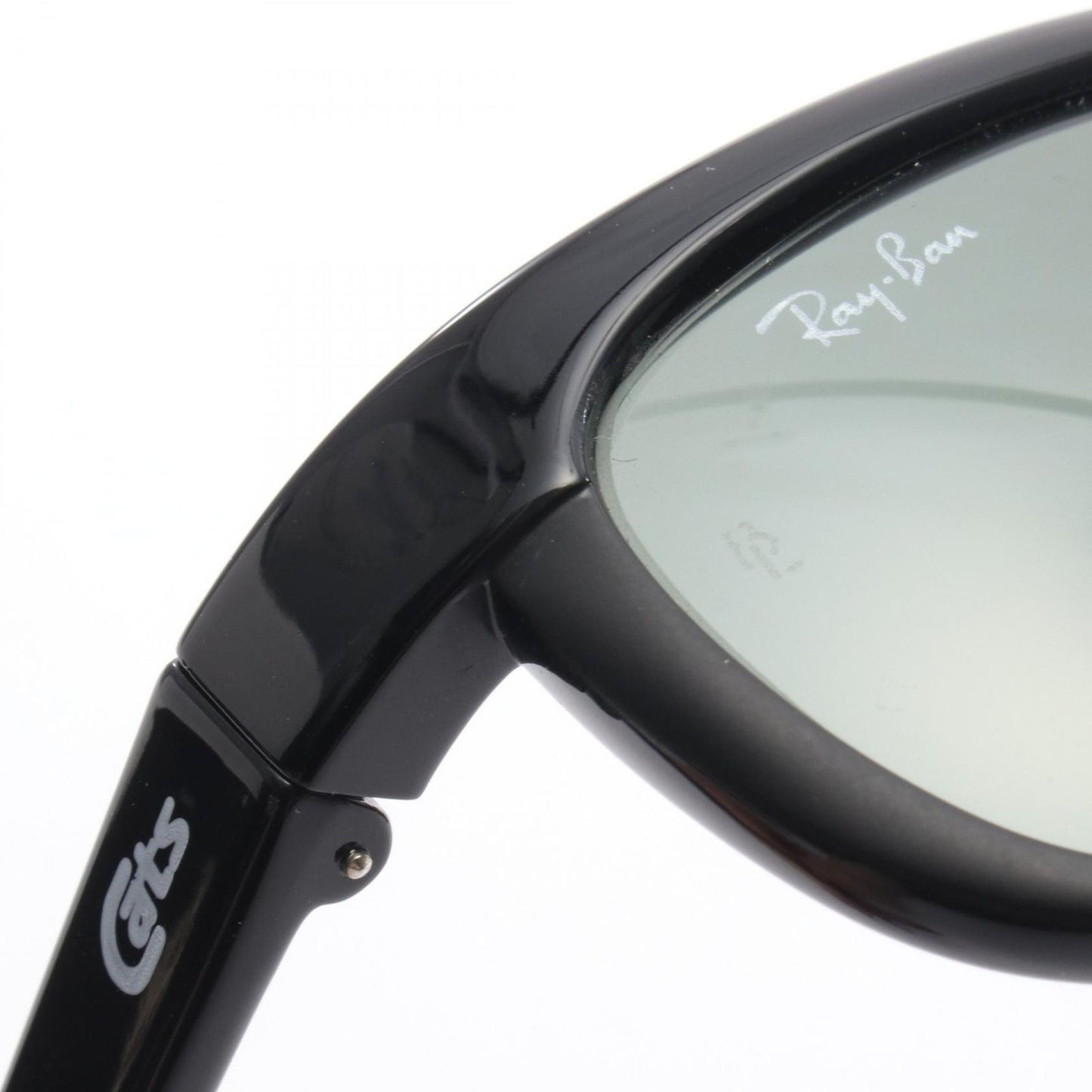 Ray-Ban Wraparound Sunglasses - Timeless Black Elegance