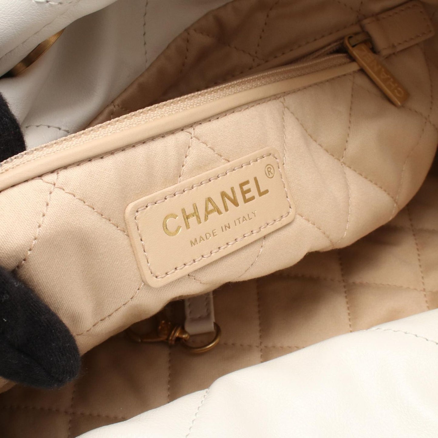 CHANEL Matelassé Small Shoulder Bag - White Leather AS3260