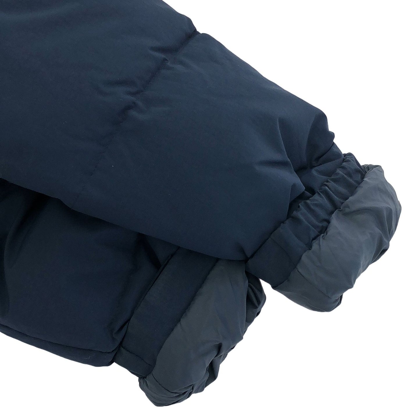 THE NORTH FACE Navy Down Jacket - Timeless Outdoor Elegance