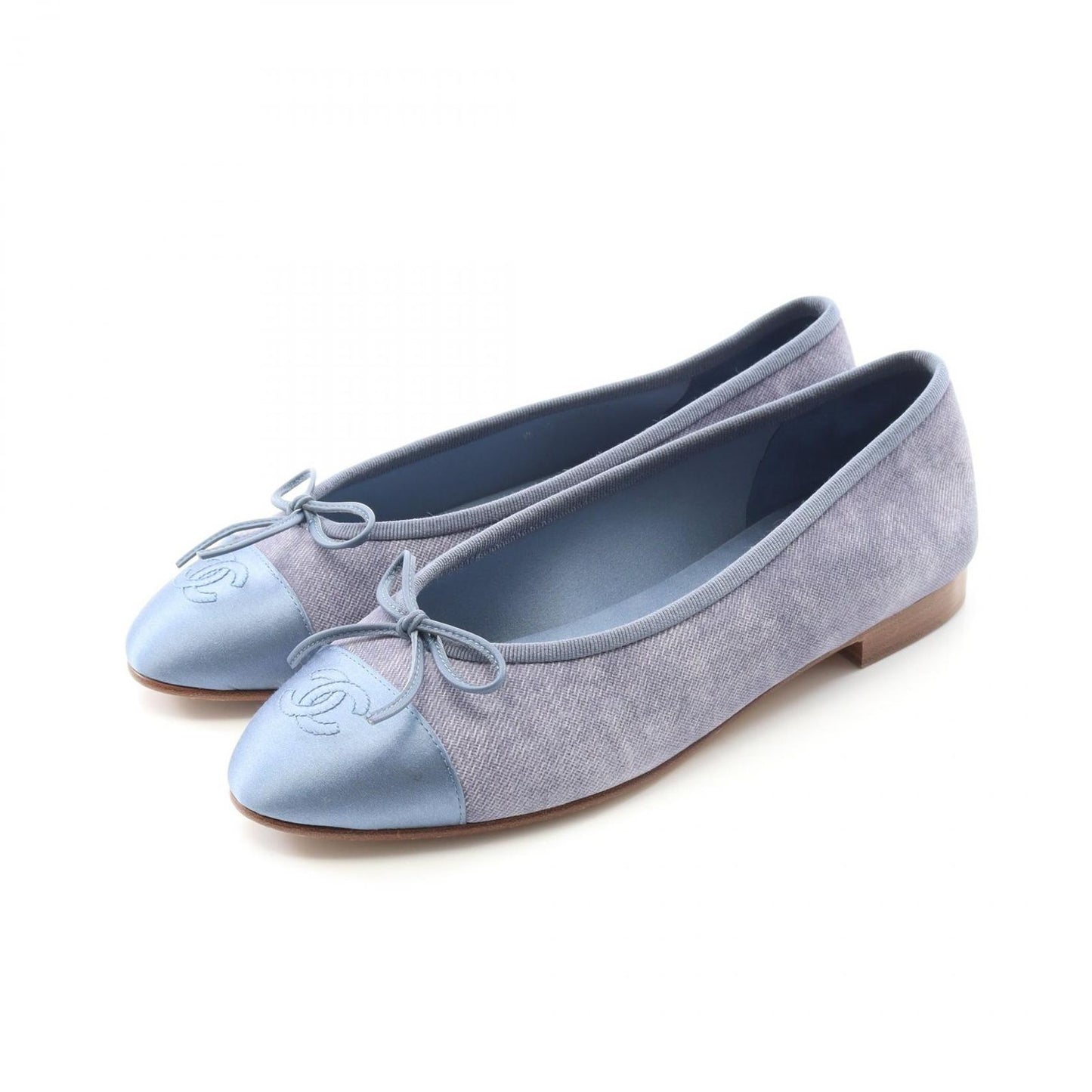 CHANEL Ballerina Pumps in Blue Suede - Timeless Elegance