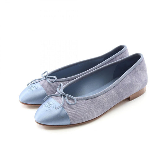 CHANEL Ballerina Pumps in Blue Suede - Timeless Elegance