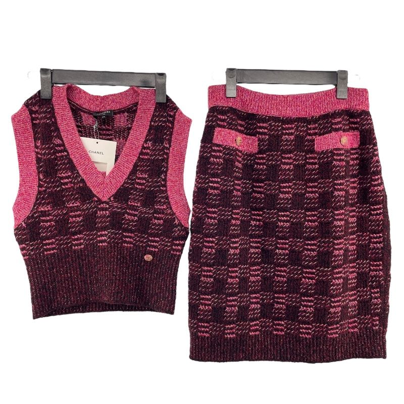 CHANEL Cashmere Wool Knit Vest & Skirt Set in Pink - Exquisite Elegance