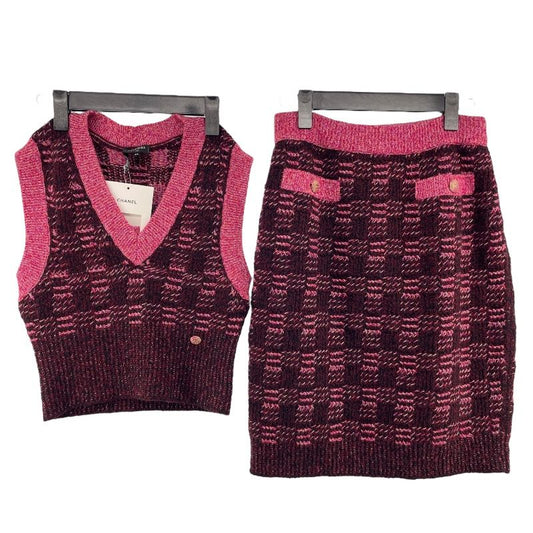 CHANEL Cashmere Wool Knit Vest & Skirt Set in Pink - Exquisite Elegance