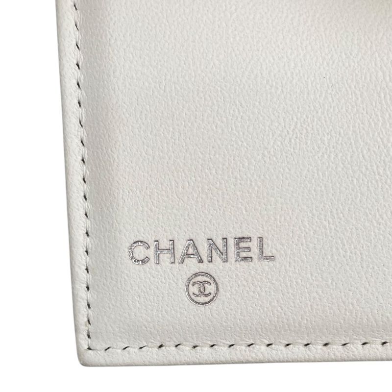 CHANEL Matelassé Card Case AP3827 in White Shiny Lambskin