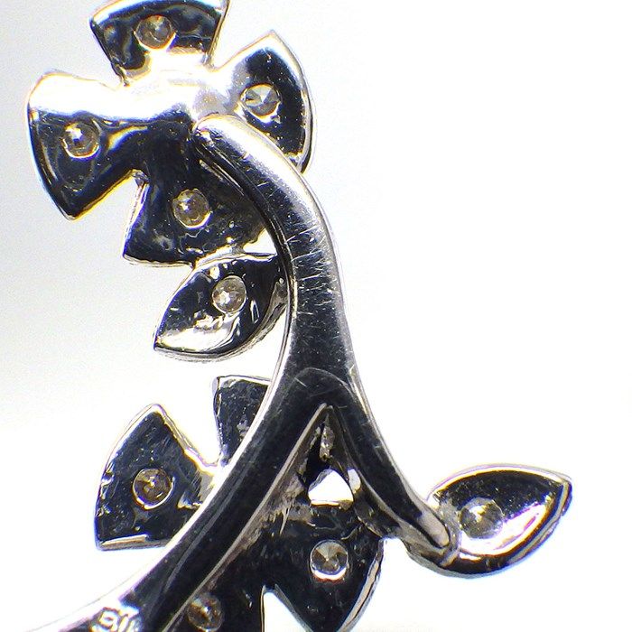 Exquisite K18 White Gold Flower Motif Necklace with Pink Diamonds