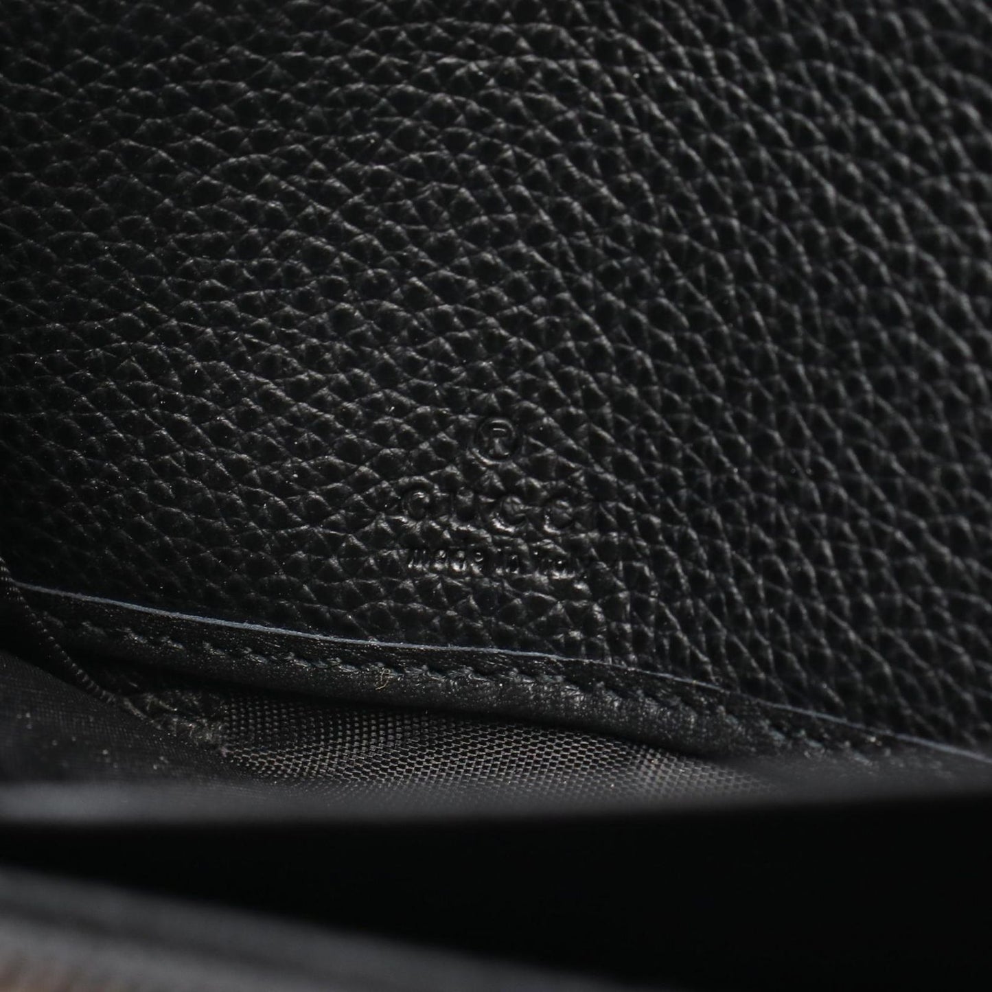 GUCCI Black Leather Zip-Around Wallet - Timeless Elegance