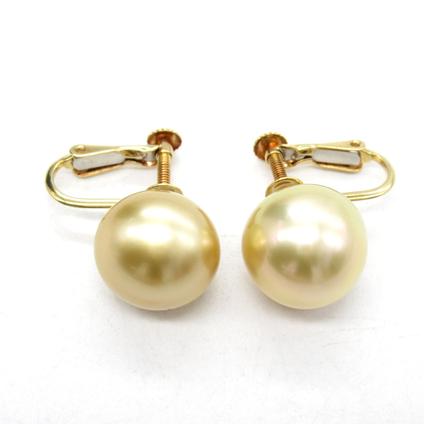 Elegant K18 Yellow Gold Pearl Earrings - Timeless Luxury