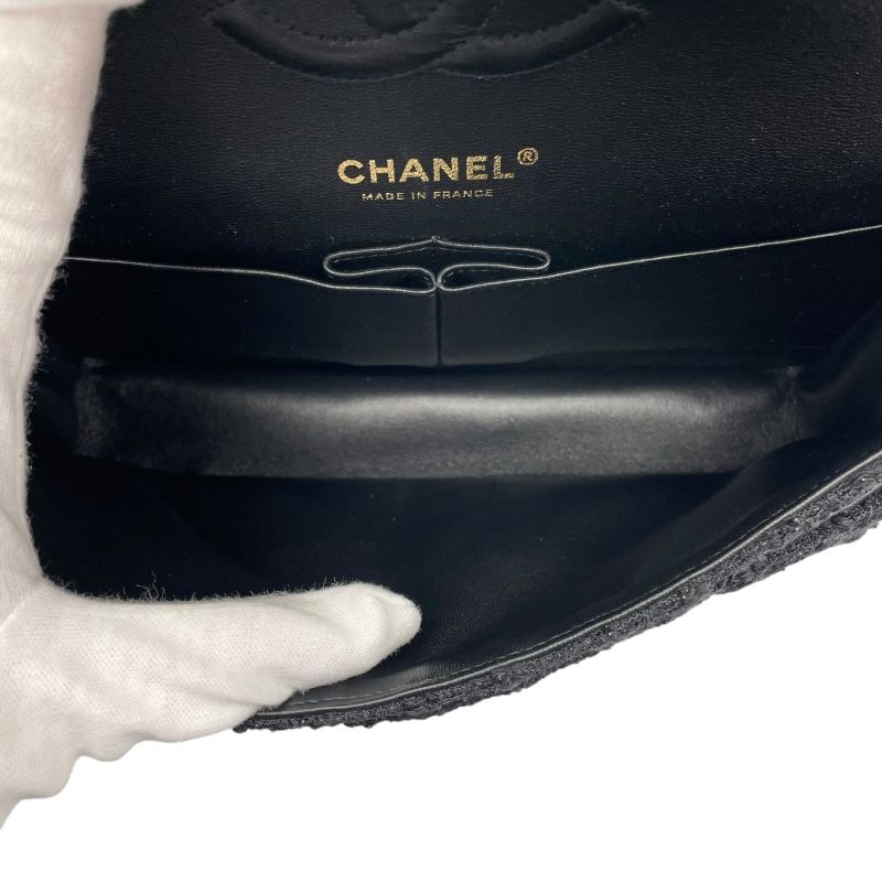 CHANEL Matelassé 25 Black Tweed Shoulder Bag with Gold Hardware