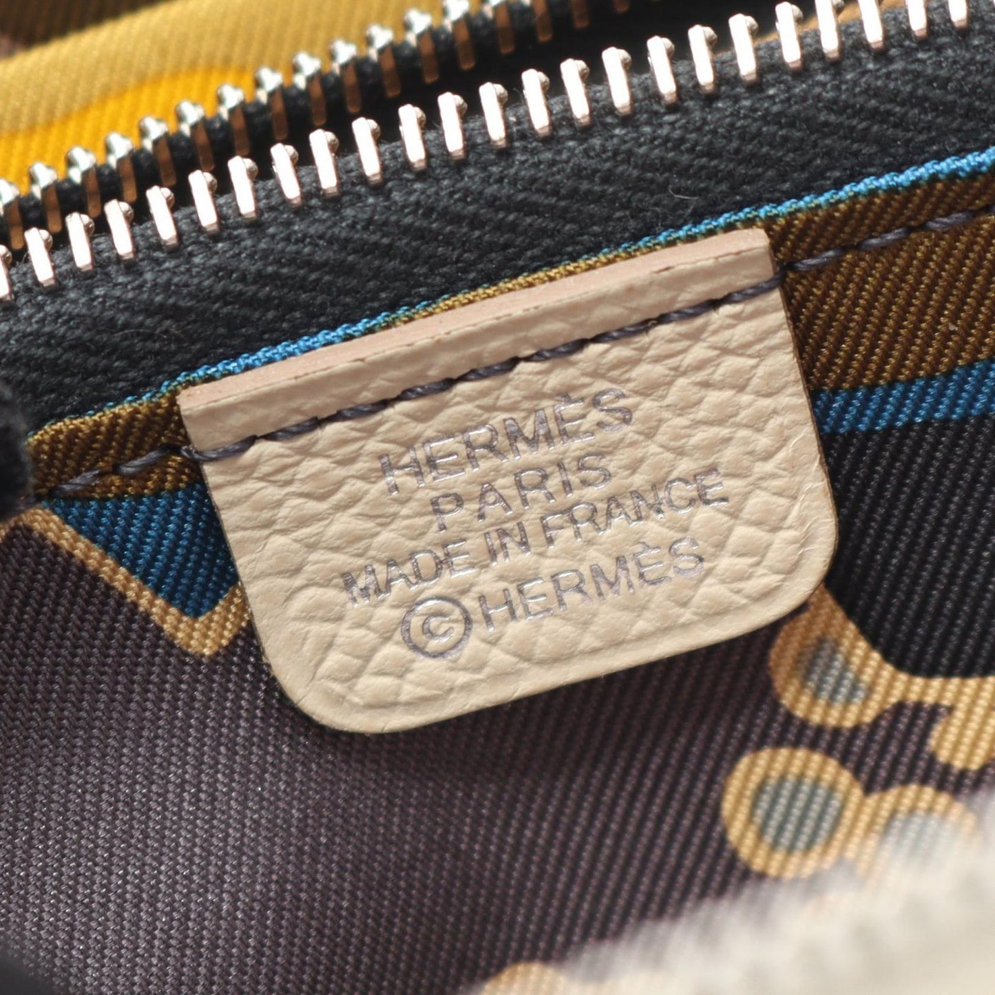 HERMES Azap Compact Silk-In Wallet in White - Exquisite Craftsmanship