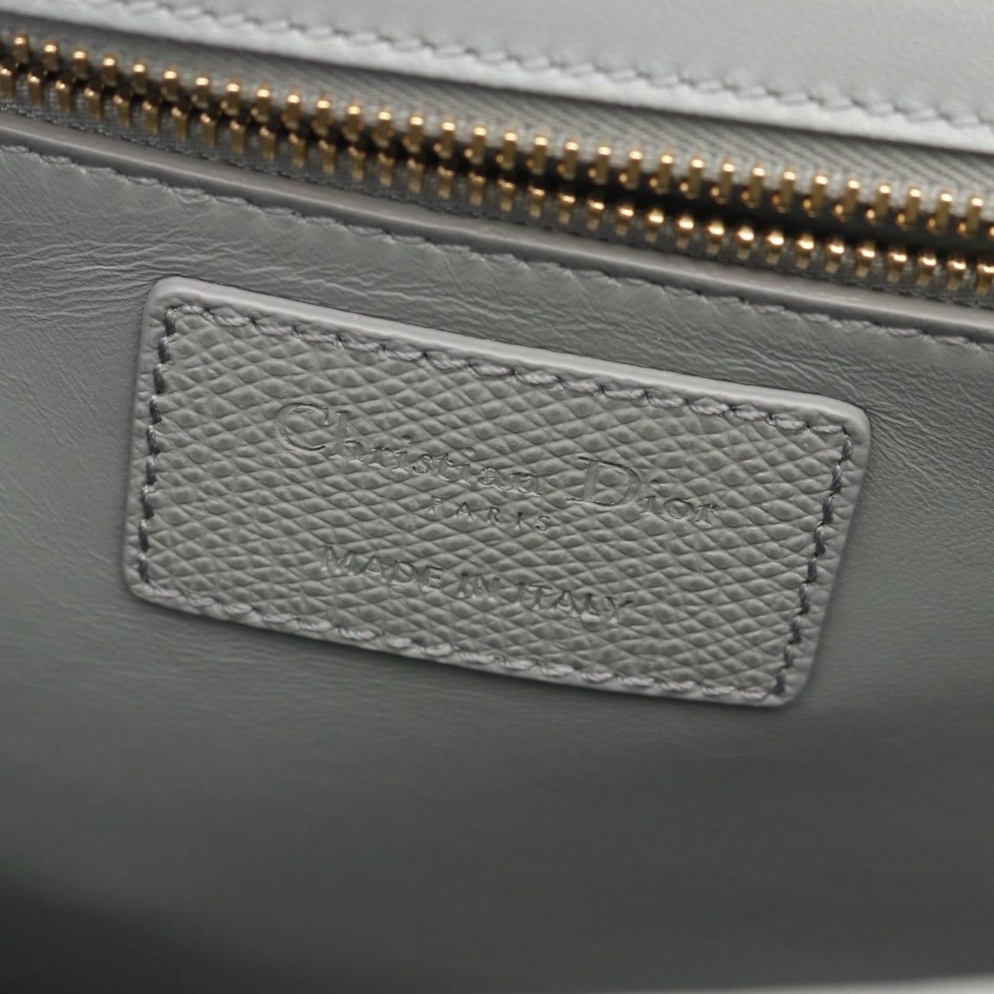 Dior 30 Montaigne Shoulder Bag in Gray Leather - Timeless Elegance