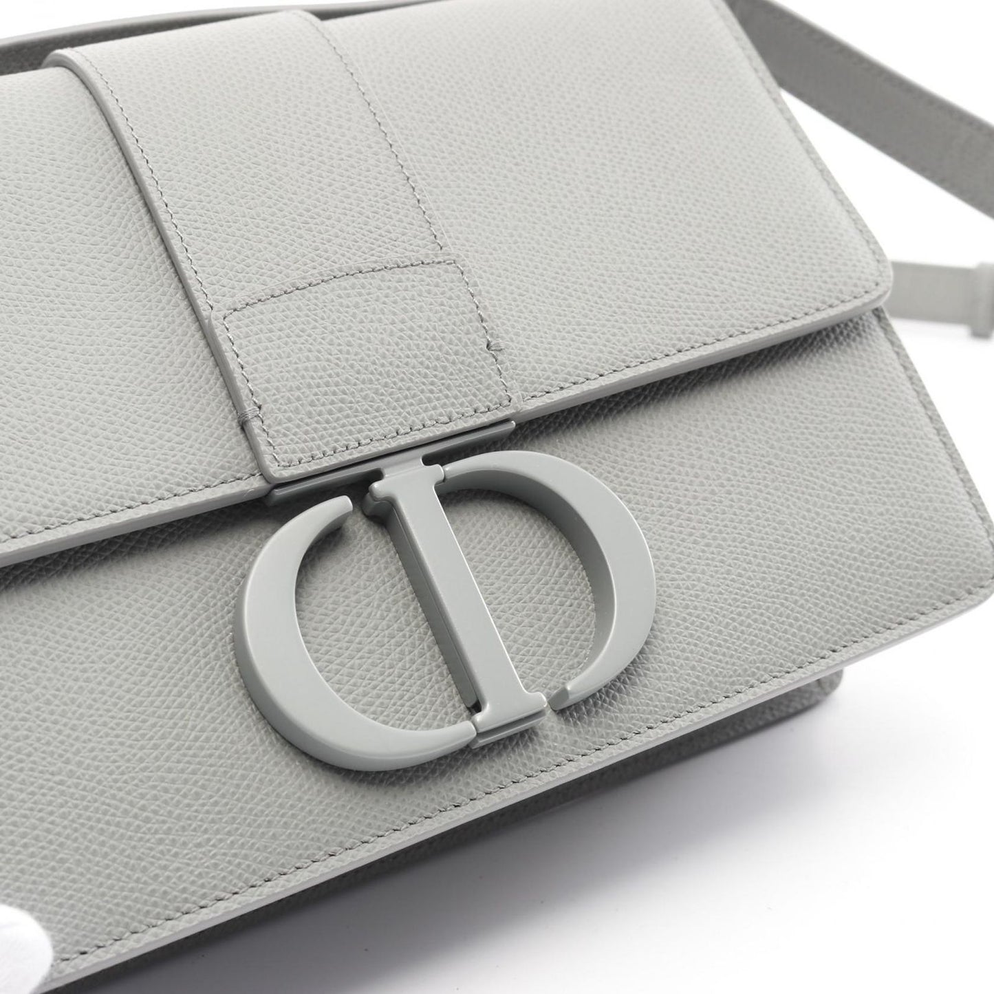 Dior 30 Montaigne Shoulder Bag in Gray Leather - Timeless Elegance