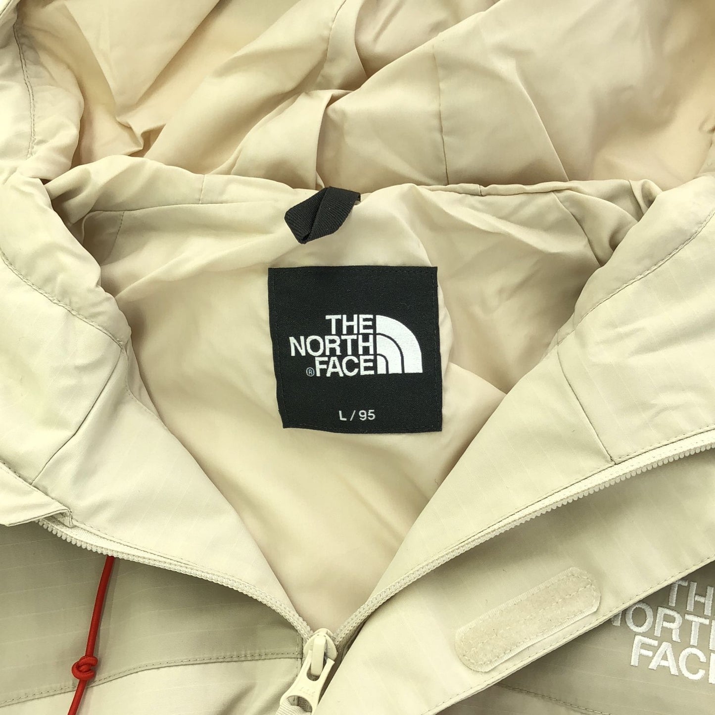 THE NORTH FACE Beige Nylon Jacket - Timeless Style & Comfort