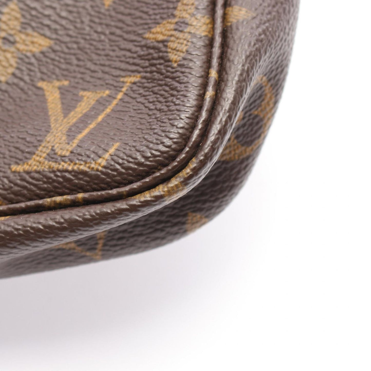 Louis Vuitton Pochette Accessoires Handbag - Timeless Elegance