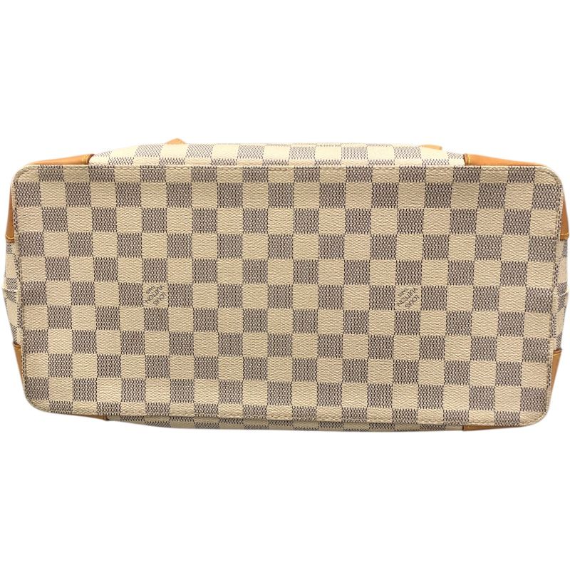 Louis Vuitton Hampstead MM Handbag - Timeless Elegance