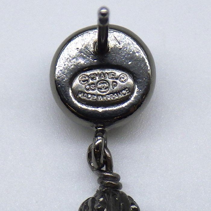 CHANEL Coco Mark Earrings - 2003 Spring Collection - Black Metal & Imitation Pearls