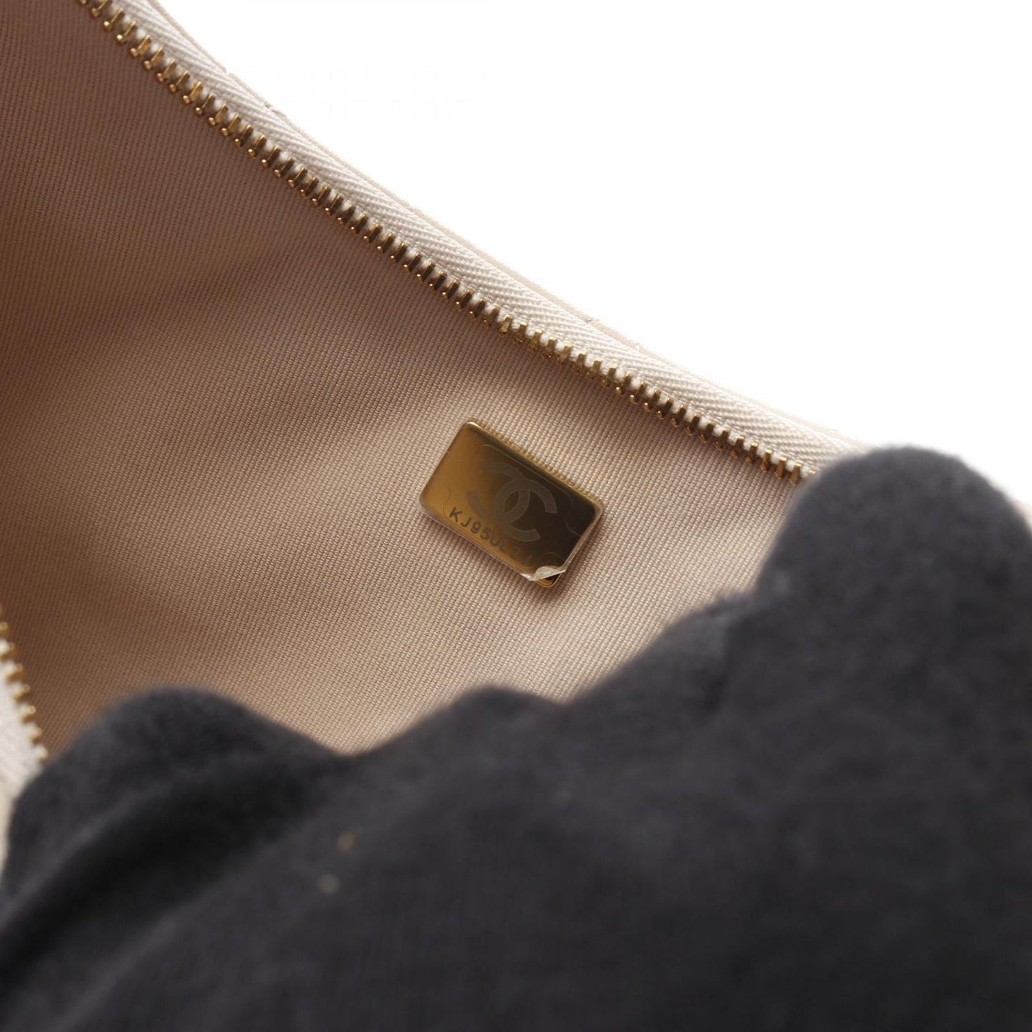 CHANEL Matelassé Small Hobo Bag in Cream Lambskin - AS3917