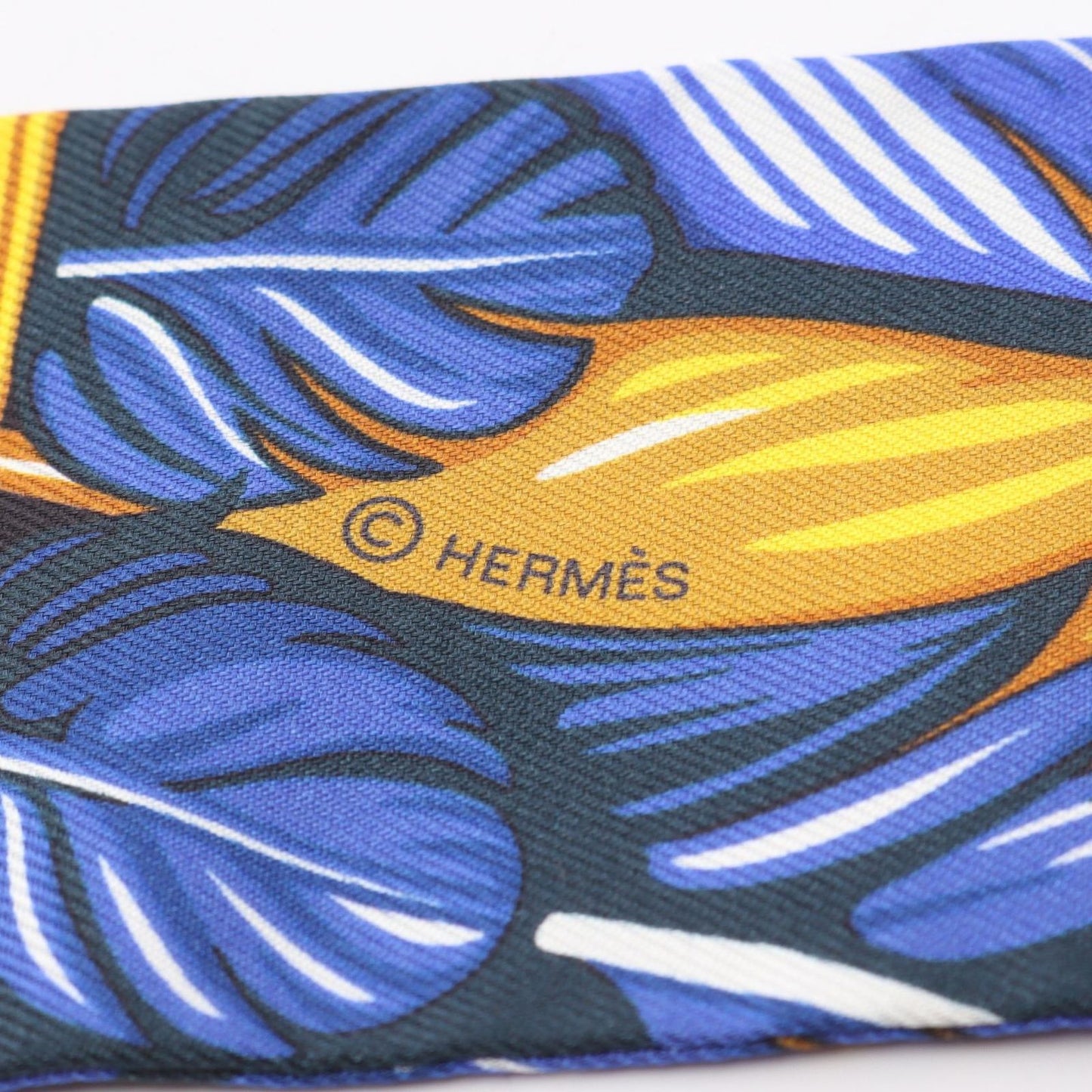 HERMES Danse Pacifique Twilly Scarf - Exquisite Silk Accessory