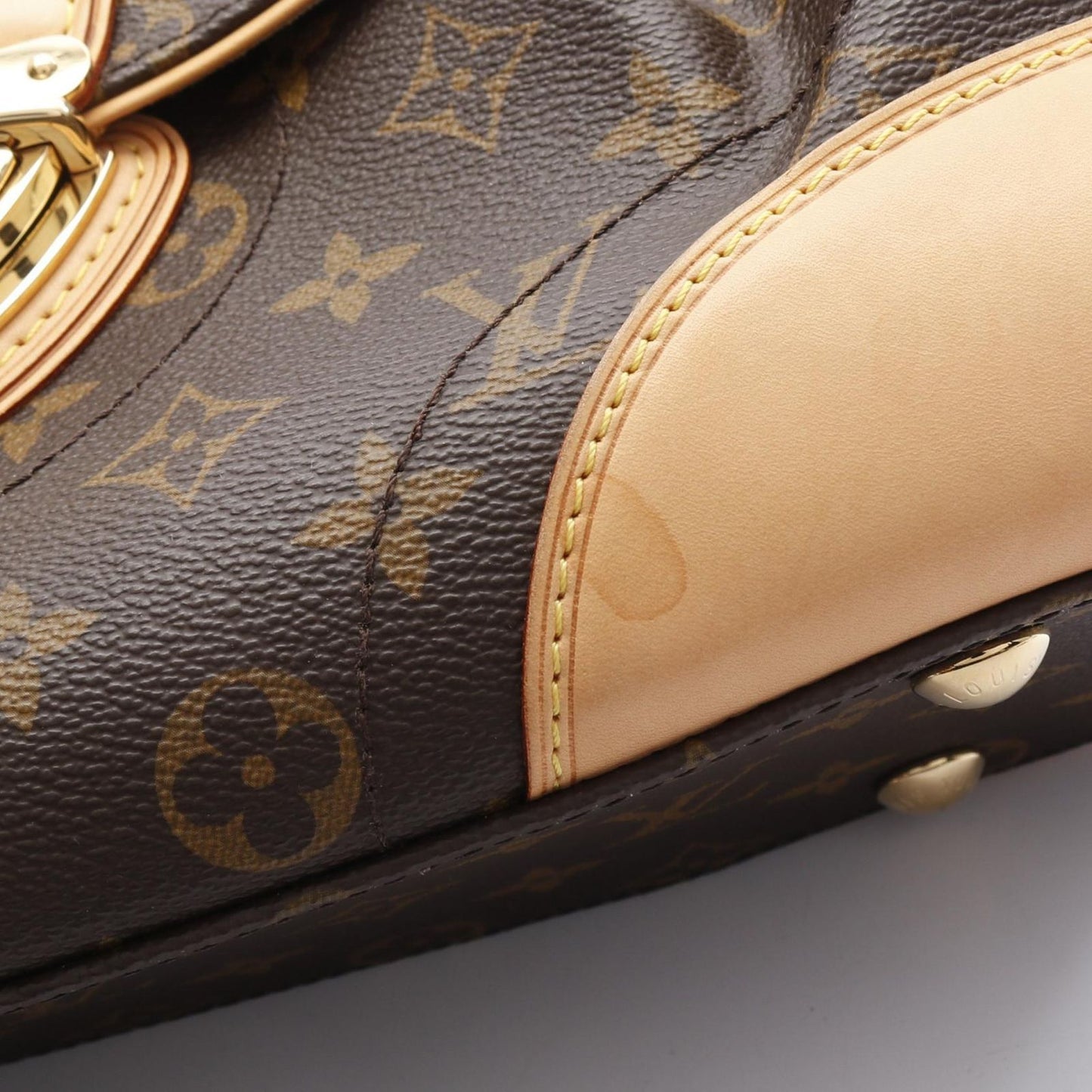 Louis Vuitton Beverly MM Monogram Shoulder Bag - Timeless Elegance