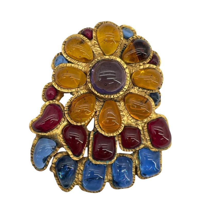 CHANEL Gripoix Brooch in Gold and Multicolor Stones