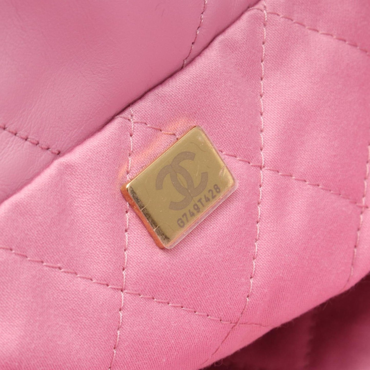 CHANEL Matelassé Small Shoulder Bag in Pink Leather - AS3260