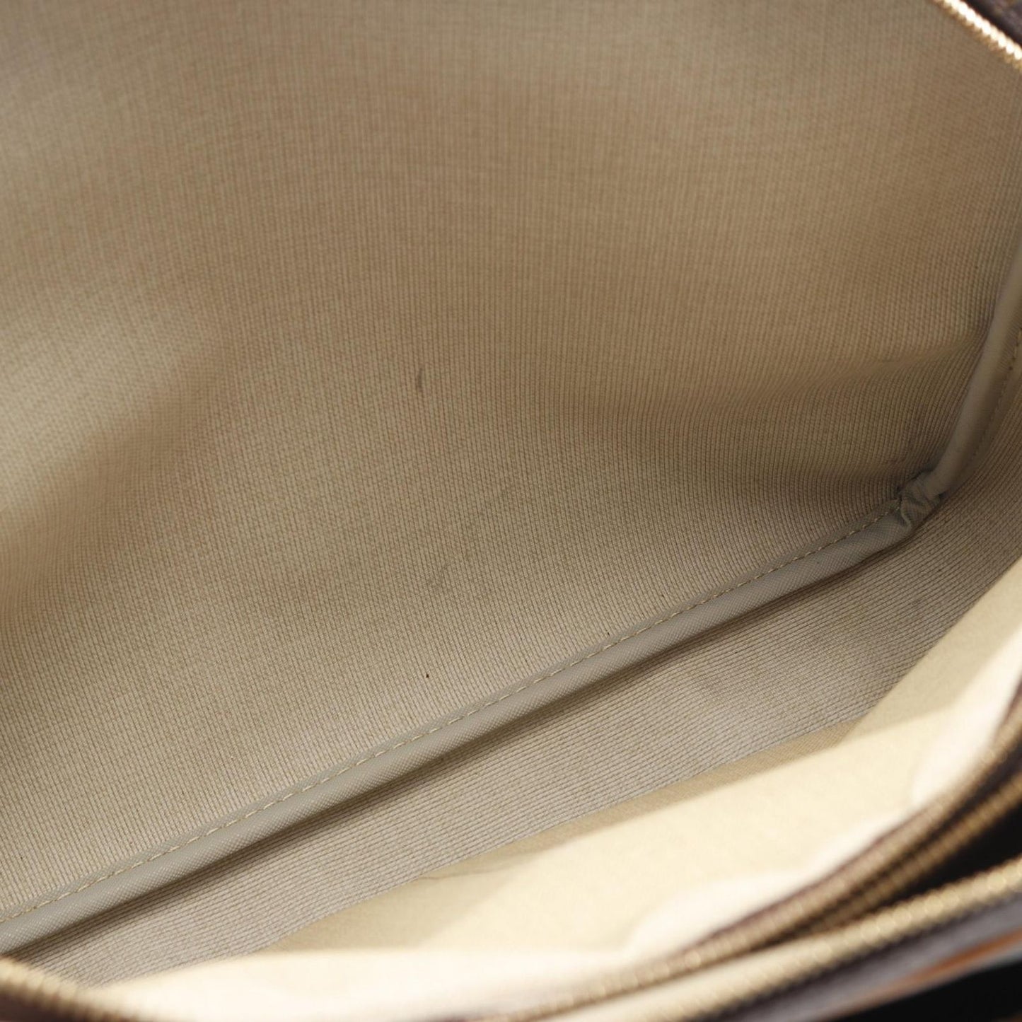 Louis Vuitton Monogram Reporter GM Shoulder Bag - Timeless Elegance