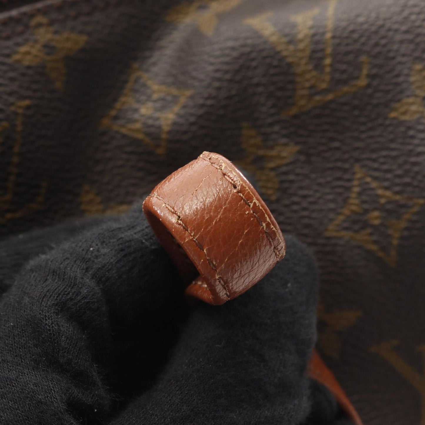 Louis Vuitton Papillon 30 Monogram Handbag - Timeless Elegance