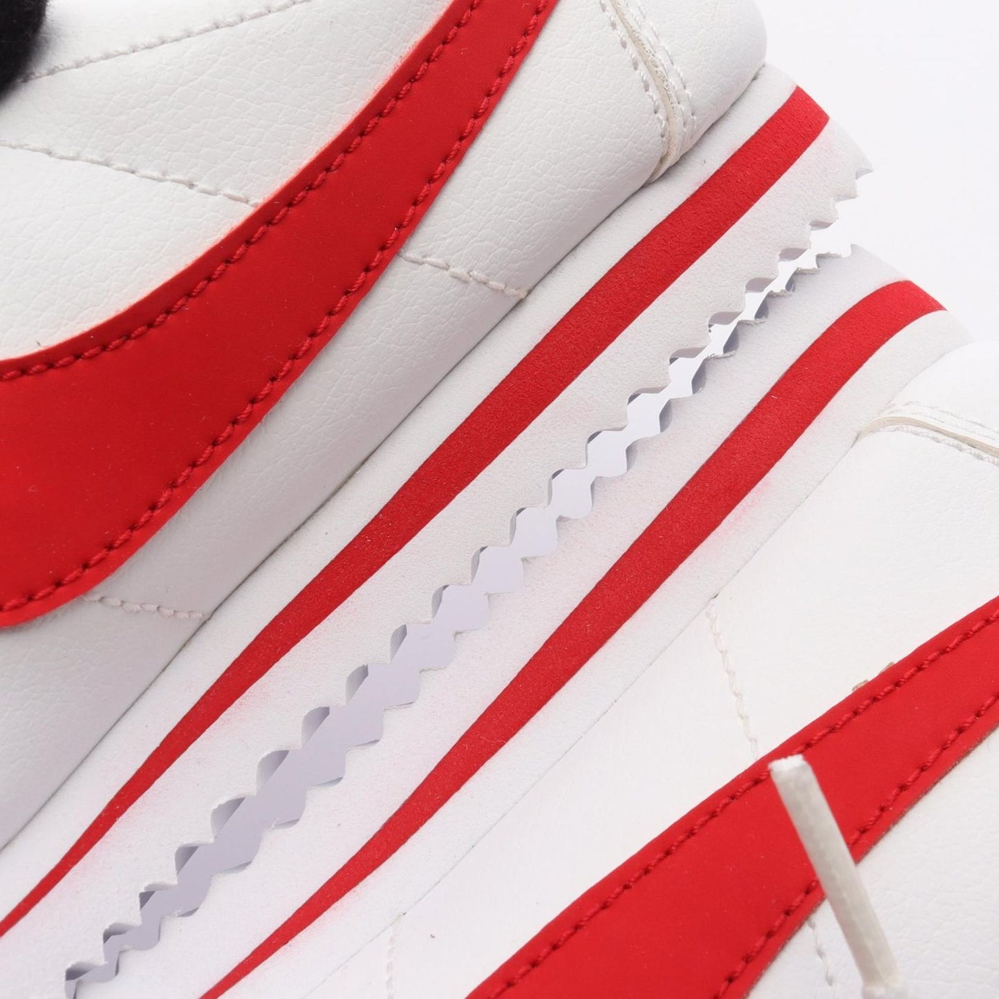 NIKE Cortez Sneakers in White Leather - Timeless Elegance