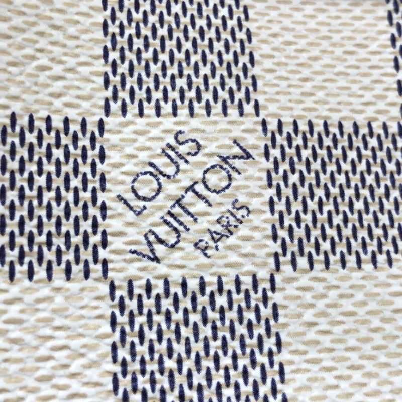 Louis Vuitton Hampstead MM Handbag - Timeless Elegance