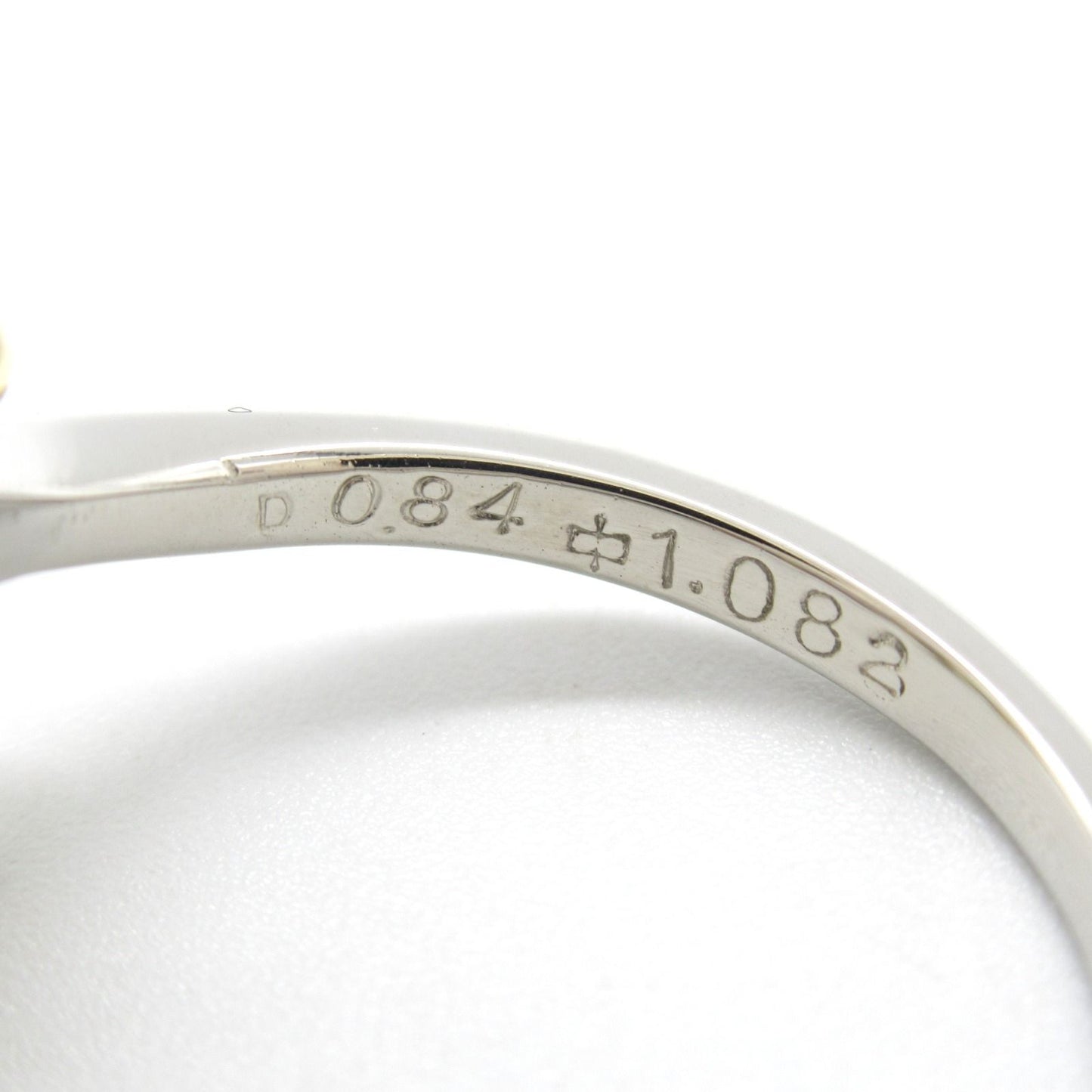 Exquisite Diamond Ring in Platinum and Yellow Gold - 1.08ct