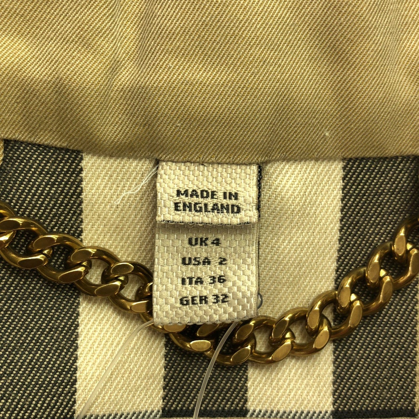 Burberry Beige Cotton Trench Coat - Timeless Elegance
