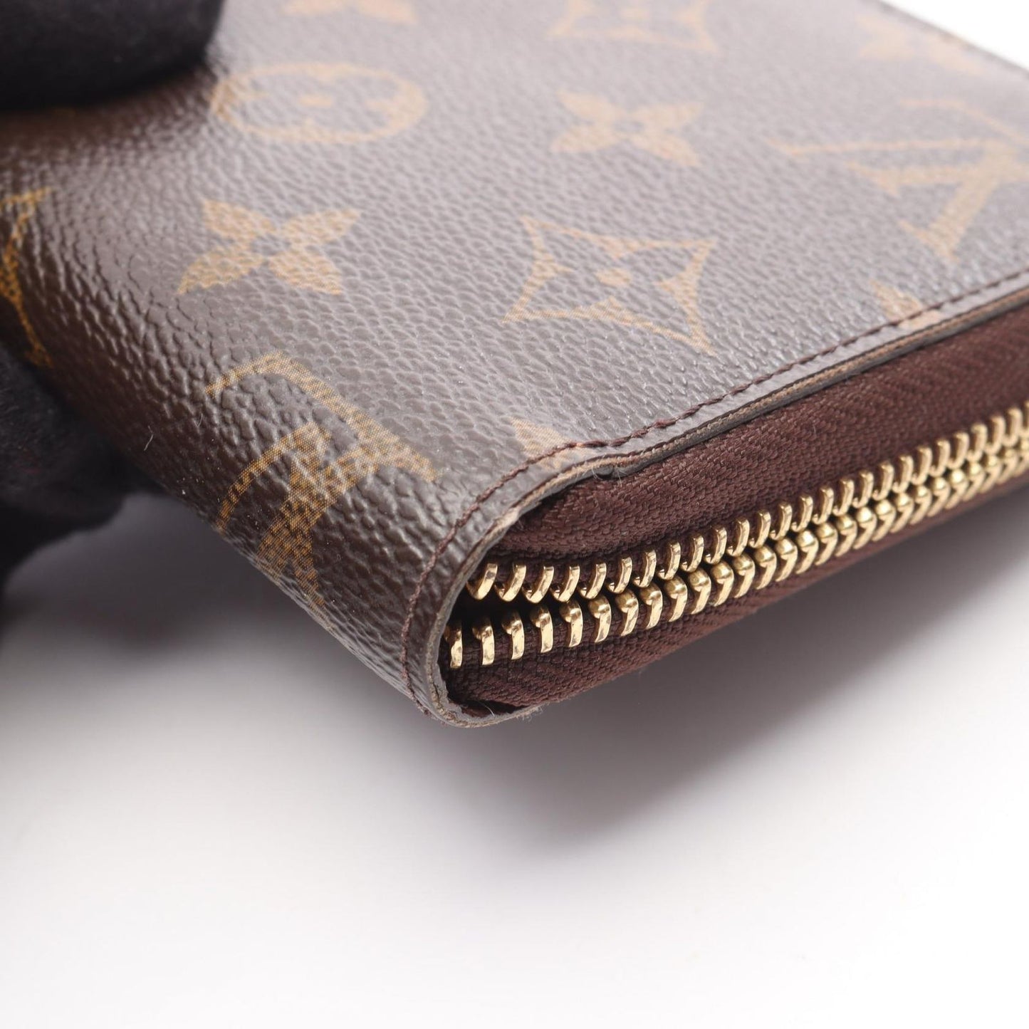 Louis Vuitton Monogram Zippy Wallet - Timeless Elegance
