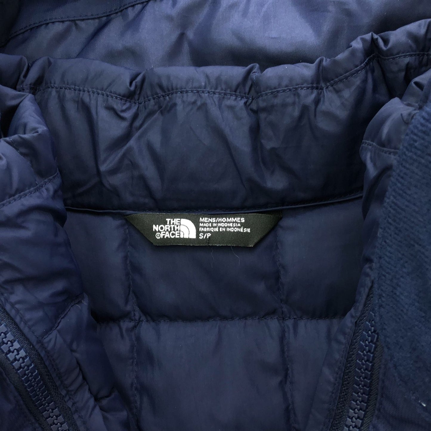 THE NORTH FACE Navy Nylon Jacket - Timeless Outdoor Elegance