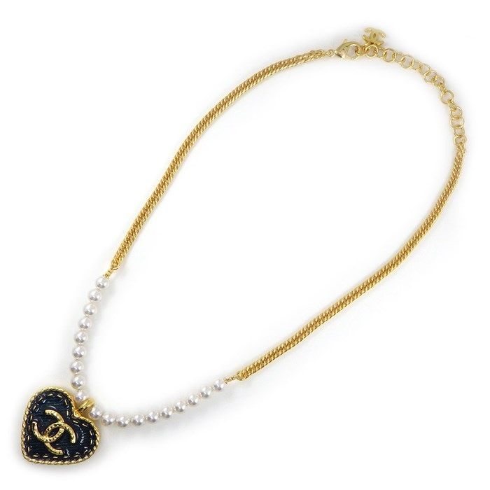 CHANEL 2024 Spring Collection Heart Motif Necklace with Imitation Pearls