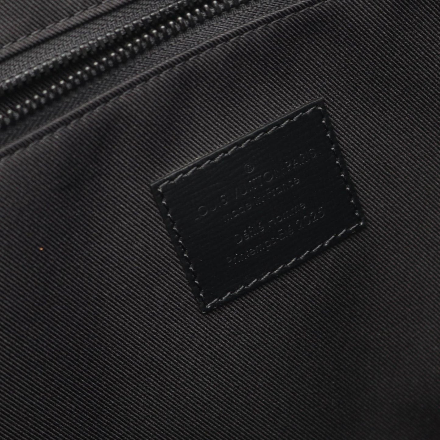 Louis Vuitton Noir Leather Shopper Tote MM - Timeless Elegance