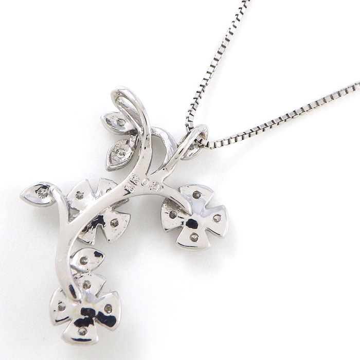 Exquisite K18 White Gold Flower Motif Necklace with Pink Diamonds