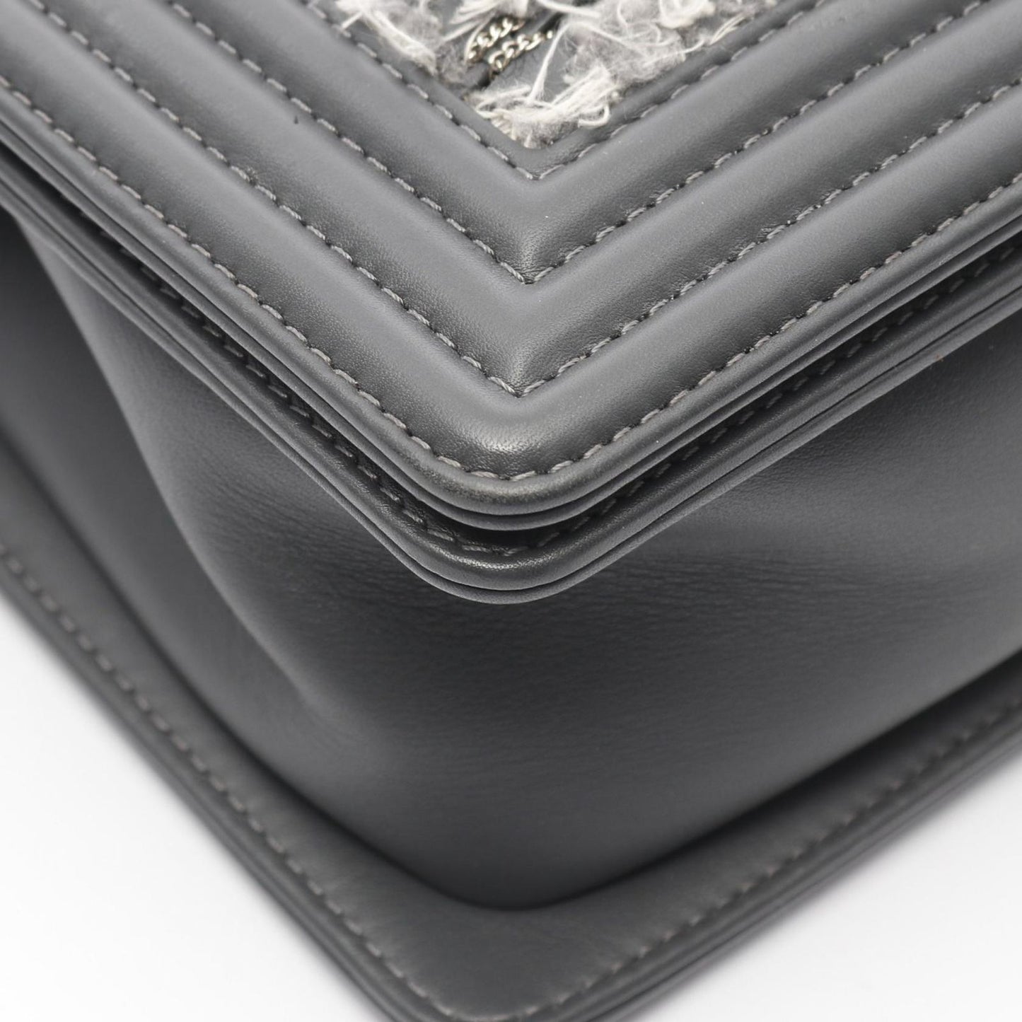 CHANEL Boy Chanel Shoulder Bag A67086 in Gray Fabric & Leather