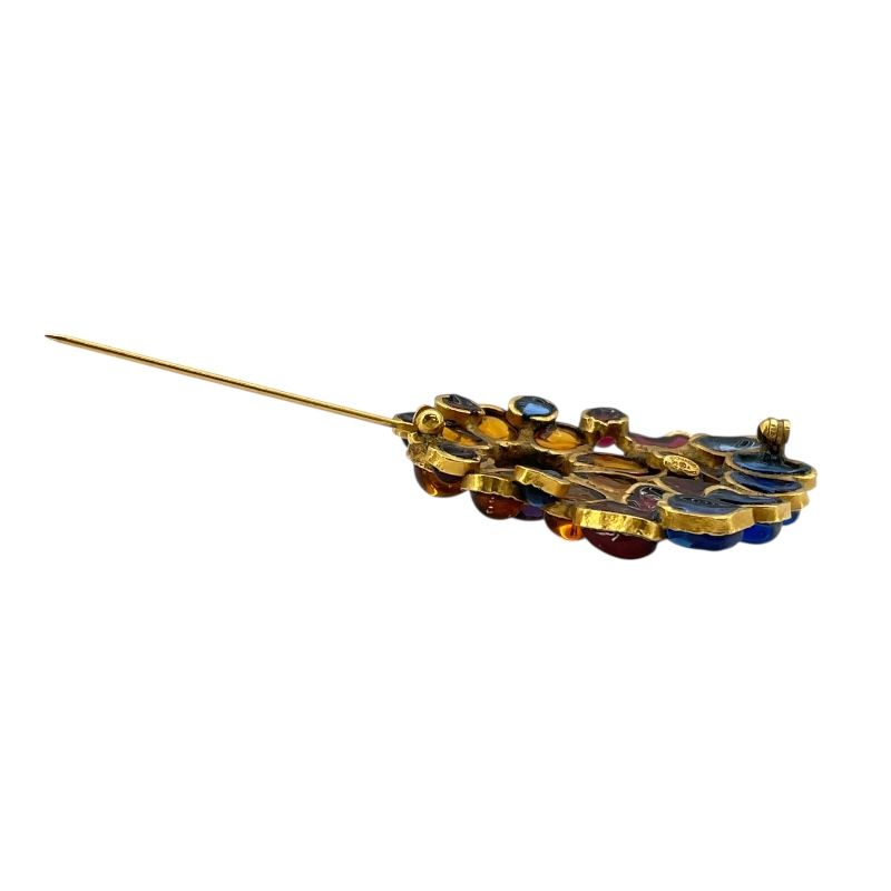 CHANEL Gripoix Brooch in Gold and Multicolor Stones