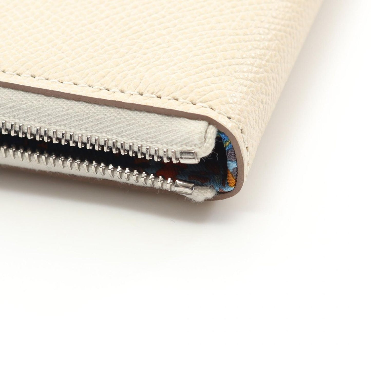 HERMES Azap Compact Silk-In Wallet in White - Exquisite Craftsmanship