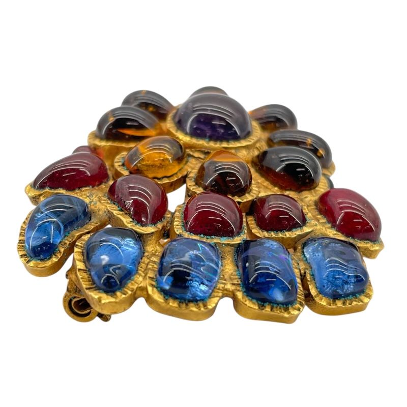 CHANEL Gripoix Brooch in Gold and Multicolor Stones