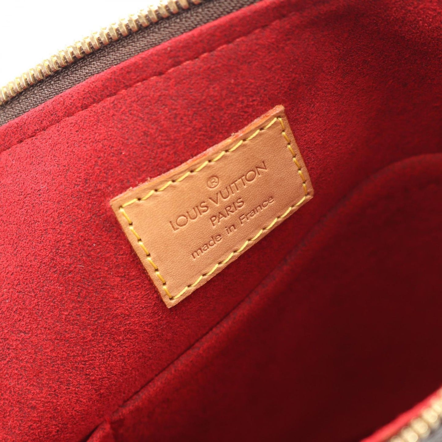 LOUIS VUITTON Kusun GM Shoulder Bag - Timeless Elegance