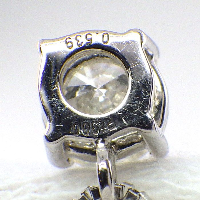 Exquisite 0.539ct Round Brilliant Cut Diamond Necklace in Platinum