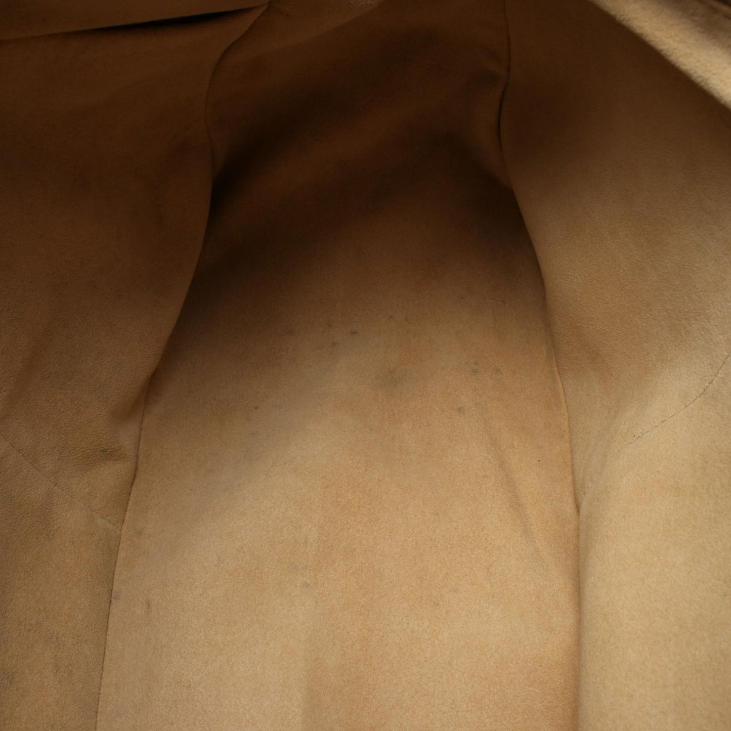 Louis Vuitton Artsy MM Shoulder Bag - Timeless Elegance