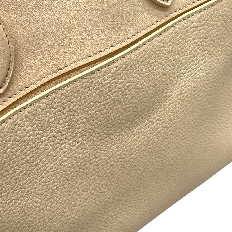 Louis Vuitton Vendôme M23061 Crème Taurillon Leather Shoulder Bag