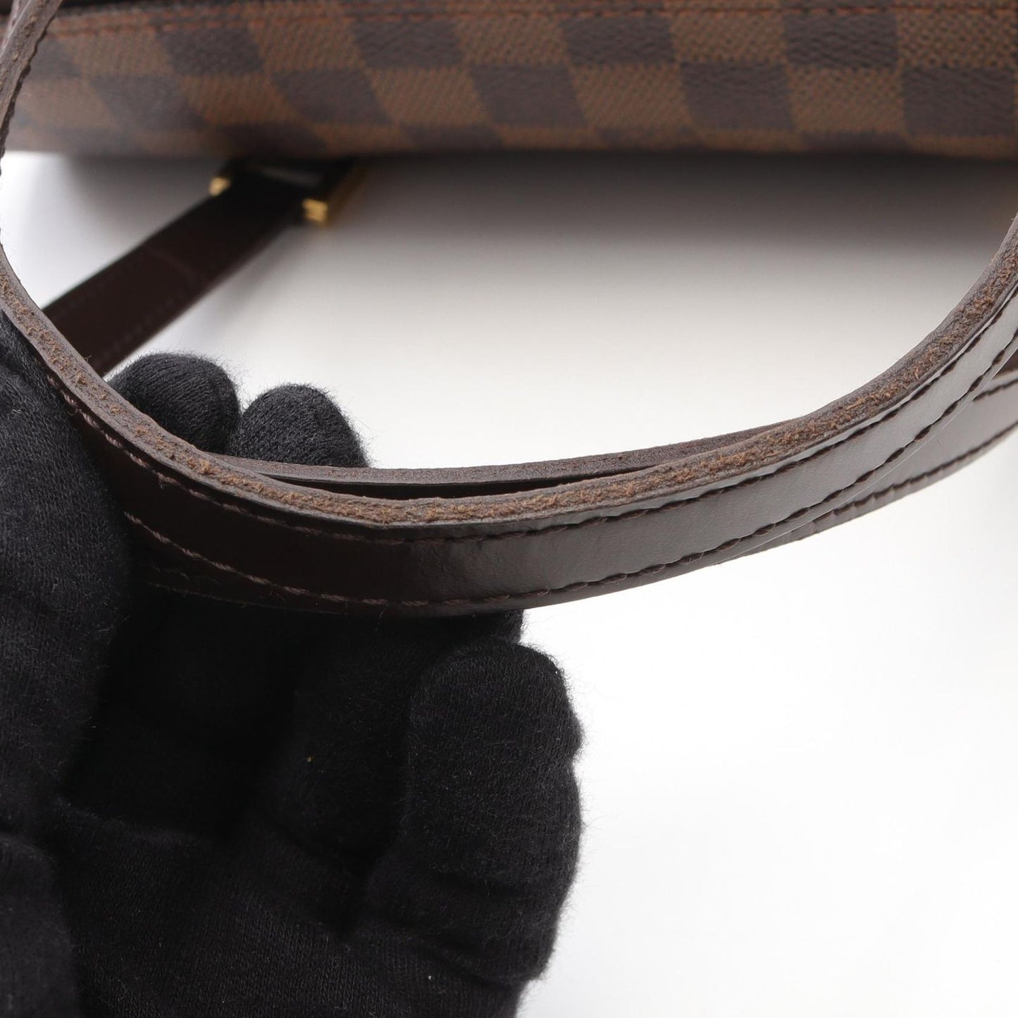 Louis Vuitton Papillon 26 Handbag - Timeless Elegance in Brown