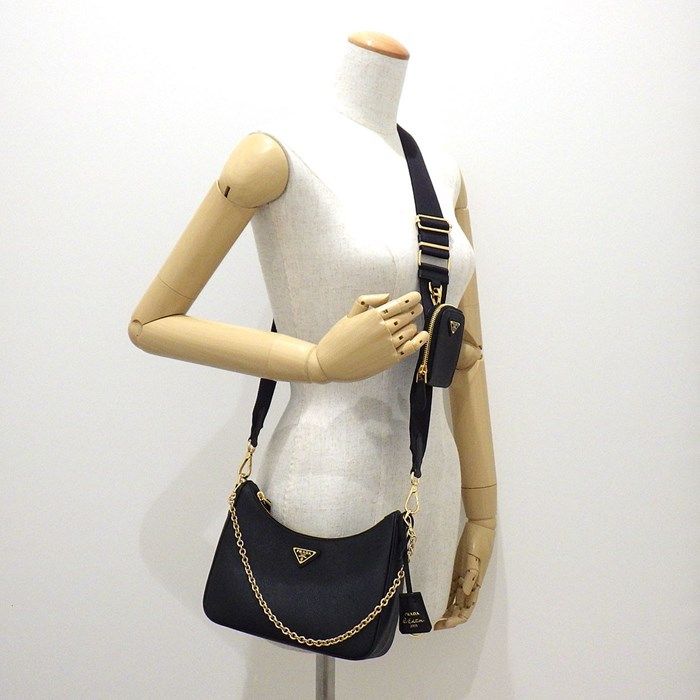 PRADA Re-Edition 2005 Shoulder Bag in Black Saffiano Leather