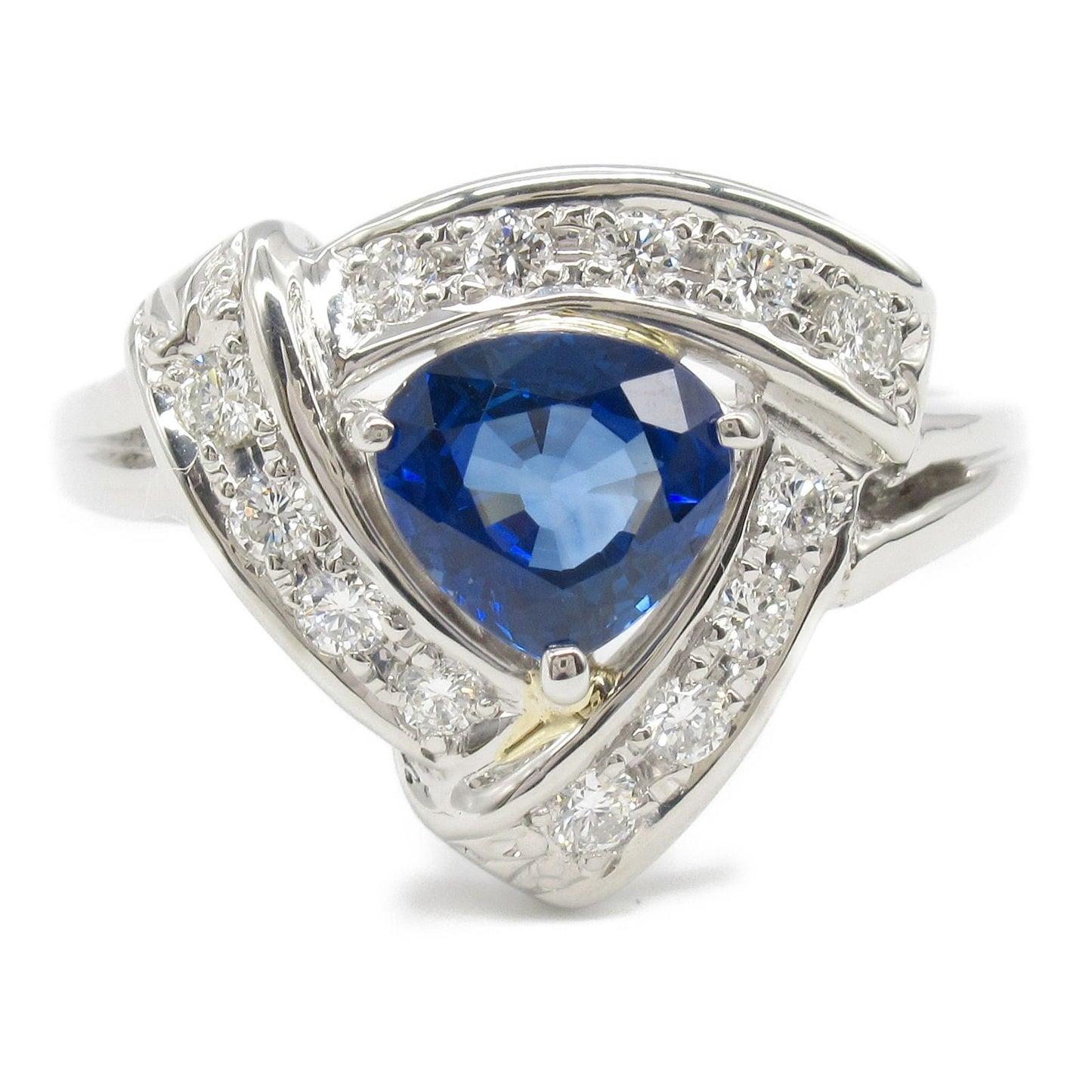 Exquisite Sapphire and Diamond Ring in Platinum - A Timeless Treasure