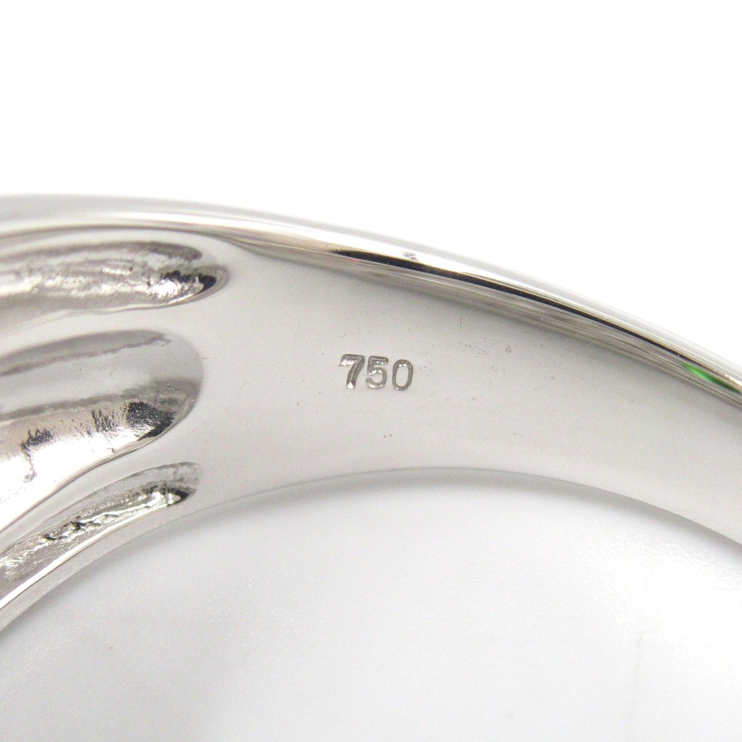 Exquisite Garnet and Diamond Ring in 18K White Gold